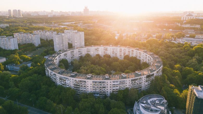 Сколько стоят коммунальные платежи и налоги на апартаменты?