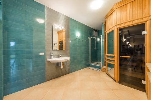 Какие зоны включает мульти-зона Home SPA и чем они отличаются по климату?
