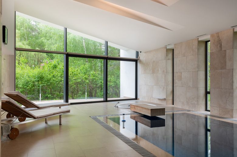 Какие материалы подходят для отделки зоны бассейна и хаммама?
