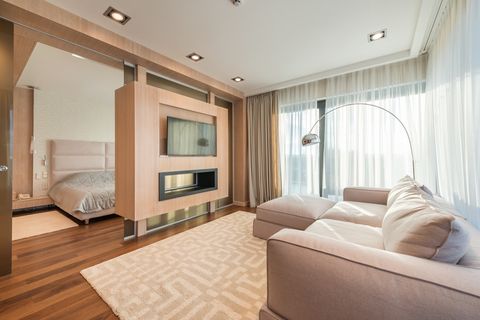 Какие типы электроприводов для штор существуют и чем они отличаются?