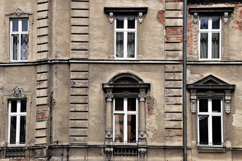 Какие нормативы действуют для штукатурки стен в новостройке